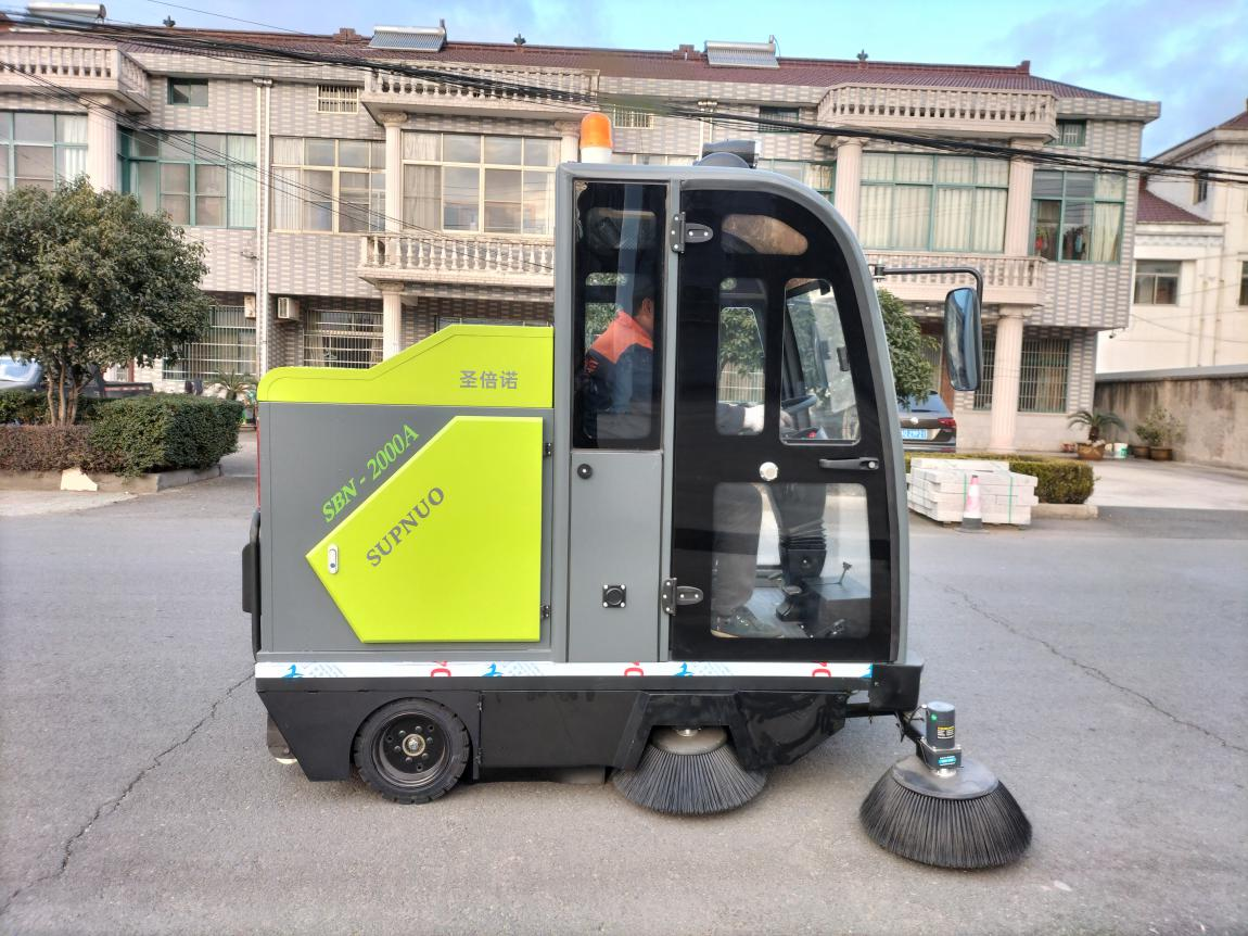 正定龙马清扫车